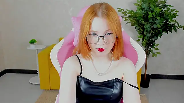 Snapshot of ari-kittyy chatting on 06.13.26 ari-kittyy online show from 06.13.26