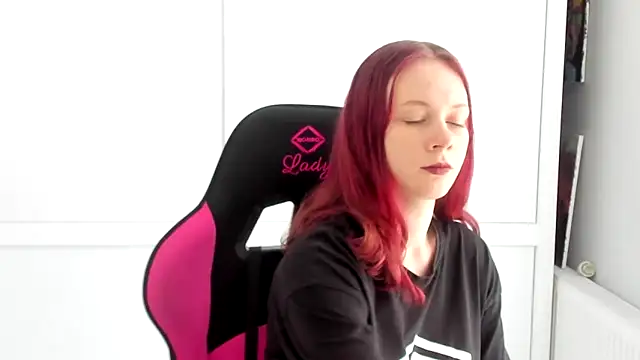 Snapshot of Skylar_spring chatting on 06.12.26 Skylar spring online show from 06.12.26