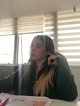 Snapshot of Loira2safada chatting on 06.18.26 Loira2safada online show from 06.18.26