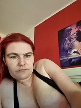Snapshot of GoldenWifee chatting on 06.18.26 GoldenWifee online show from 06.18.26