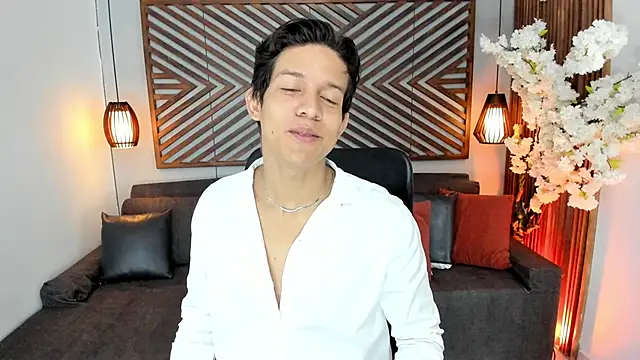 Snapshot of LevinFox chatting on 06.16.26 LevinFox online show from 06.16.26