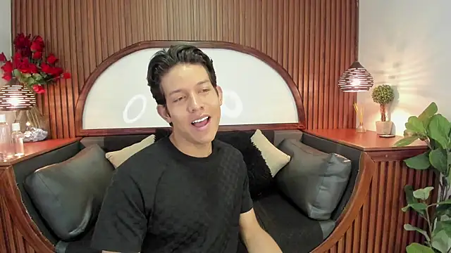 Snapshot of LevinFox chatting on 06.22.26 LevinFox online show from 06.22.26