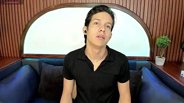 Snapshot of LevinFox chatting on 07.04.26 LevinFox online show from 07.04.26