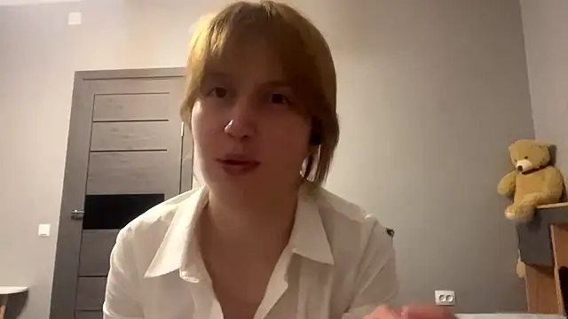 Snapshot of Mowhlntime chatting on 06.25.26 Mowhlntime online show from 06.25.26
