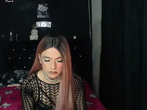 Snapshot of madame_kitty chatting on 07.18.26 madame kitty online show from 07.18.26