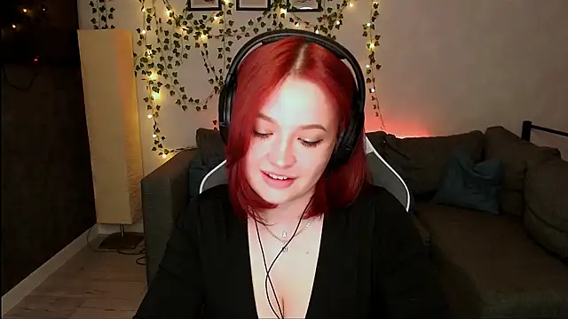 Snapshot of MiaSelene_ chatting on 06.18.26 MiaSelene online show from 06.18.26