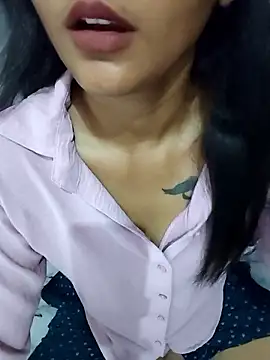 Snapshot of Miss-cutee chatting on 06.17.26 Miss-cutee online show from 06.17.26