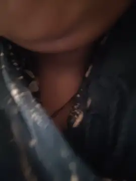 Snapshot of riyana_tai chatting on 06.18.26 riyana tai online show from 06.18.26