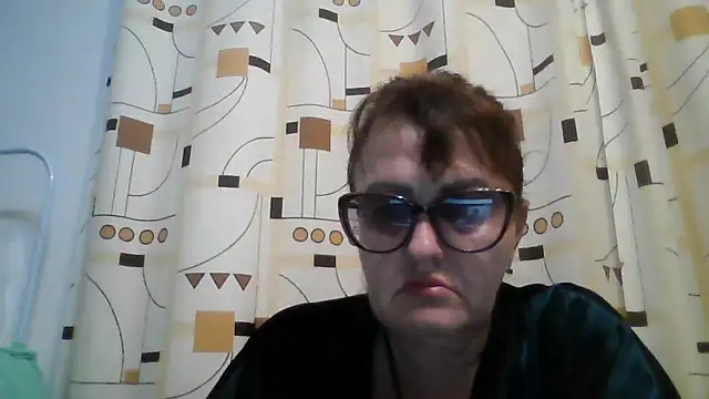 Snapshot of ErikaXShine chatting on 06.14.26 ErikaXShine online show from 06.14.26