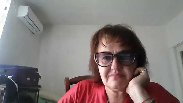 Snapshot of ErikaXShine chatting on 06.19.26 ErikaXShine online show from 06.19.26