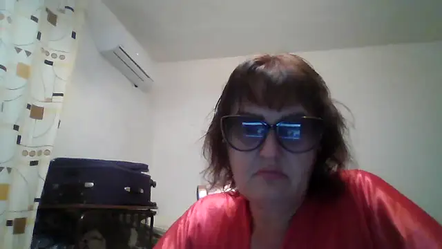 Snapshot of ErikaXShine chatting on 06.20.26 ErikaXShine online show from 06.20.26