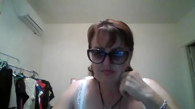 Snapshot of ErikaXShine chatting on 07.27.26 ErikaXShine online show from 07.27.26