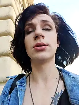 Snapshot of MickeQuinee chatting on 07.17.26 MickeQuinee online show from 07.17.26
