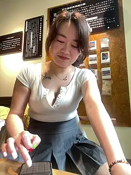 Snapshot of mollymm chatting on 07.15.26 mollymm online show from 07.15.26