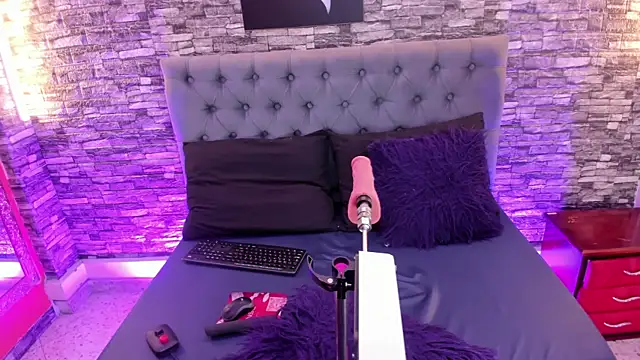 Snapshot of AngeliqueGirard chatting on 07.20.26 AngeliqueGirard online show from 07.20.26