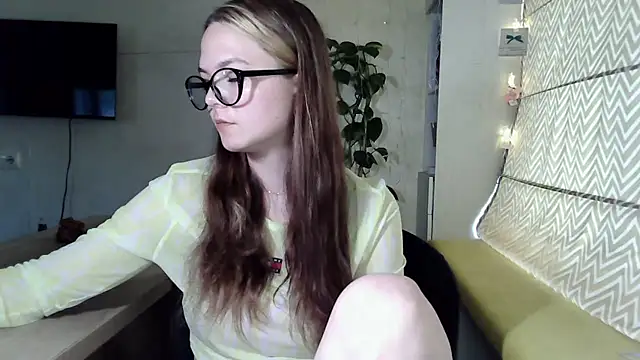 Snapshot of AvrilGillig chatting on 06.24.26 AvrilGillig online show from 06.24.26