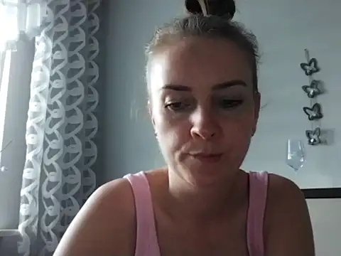 Snapshot of JenniferAlone chatting on 08.03.26 JenniferAlone online show from 08.03.26