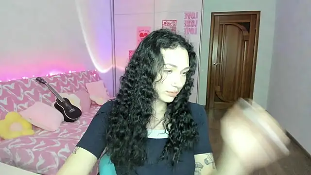 Snapshot of elisskriter chatting on 06.17.26 elisskriter online show from 06.17.26