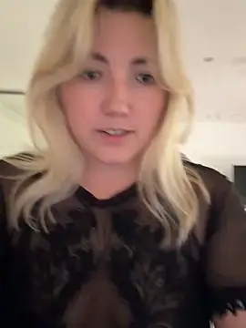 Snapshot of LauraStarr chatting on 06.17.26 LauraStarr online show from 06.17.26