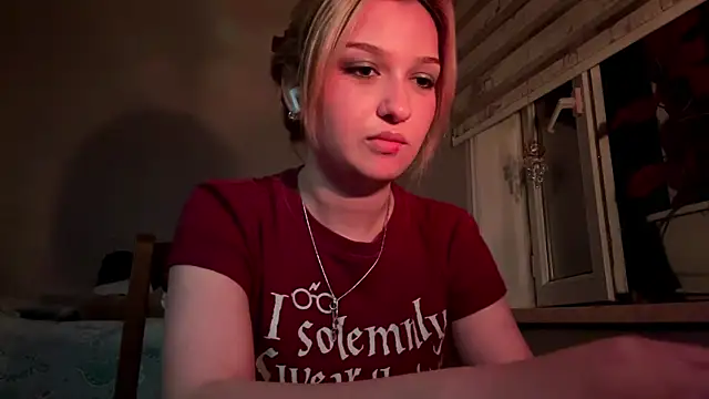 Snapshot of CloudyFoxy chatting on 06.09.26 CloudyFoxy online show from 06.09.26
