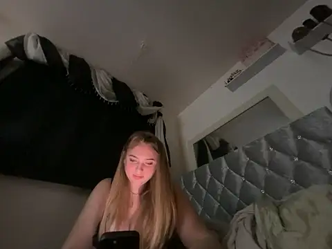 Snapshot of Violetsinxx chatting on 06.14.26 Violetsinxx online show from 06.14.26