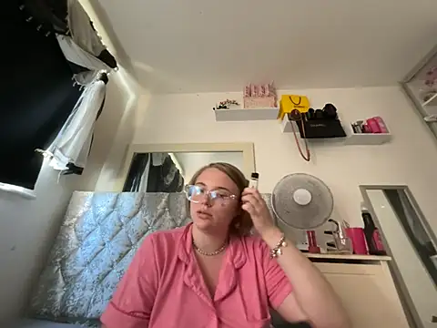 Snapshot of Violetsinxx chatting on 06.23.26 Violetsinxx online show from 06.23.26