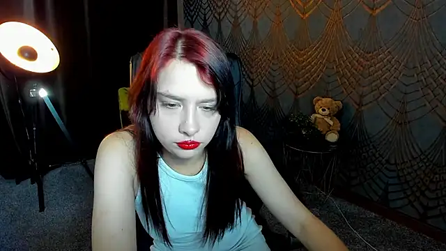 Snapshot of Livia_Shy chatting on 06.16.26 Livia Shy online show from 06.16.26
