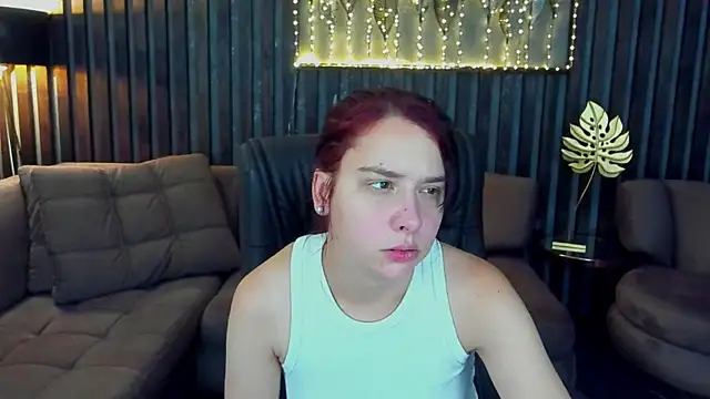 Snapshot of Livia_Shy chatting on 06.20.26 Livia Shy online show from 06.20.26