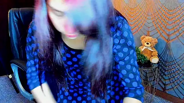 Snapshot of Livia_Shy chatting on 06.26.26 Livia Shy online show from 06.26.26