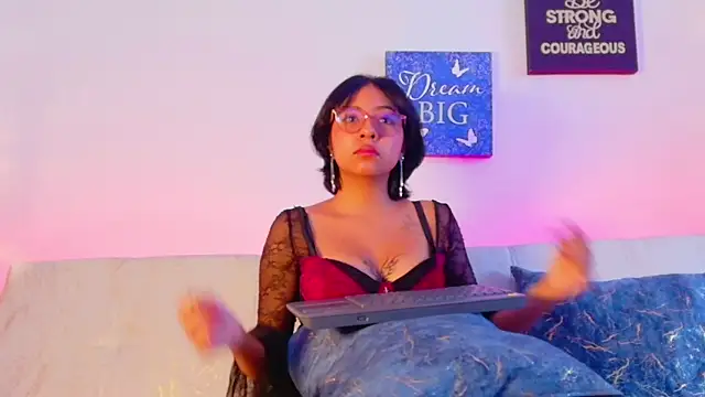 Snapshot of dhalya_roses chatting on 06.12.26 dhalya roses online show from 06.12.26