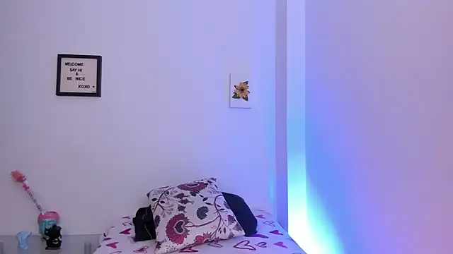 Snapshot of LauraToro_ chatting on 02.20.26 LauraToro online show from 02.20.26