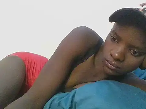 Snapshot of ebonypetite2 chatting on 07.08.26 ebonypetite2 online show from 07.08.26