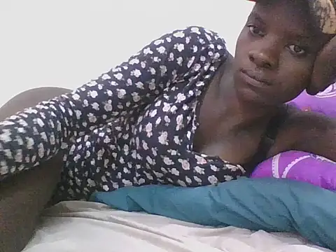 Snapshot of ebonypetite2 chatting on 07.10.26 ebonypetite2 online show from 07.10.26