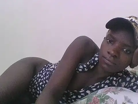 Snapshot of ebonypetite2 chatting on 07.13.26 ebonypetite2 online show from 07.13.26