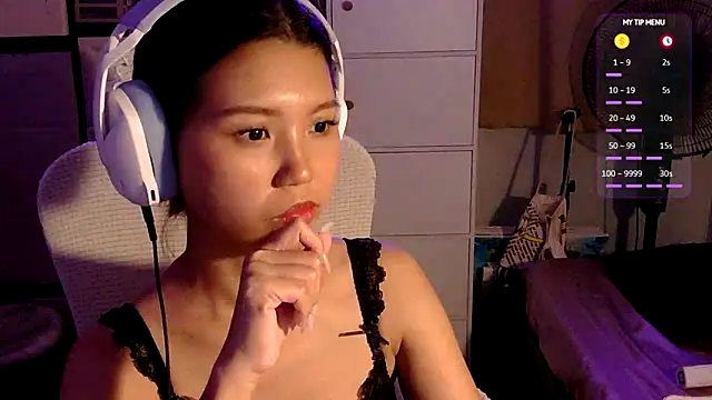 Snapshot of urgrl_portia chatting on 06.19.26 urgrl portia online show from 06.19.26