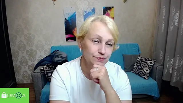 Snapshot of MeowMilf chatting on 06.10.26 MeowMilf online show from 06.10.26