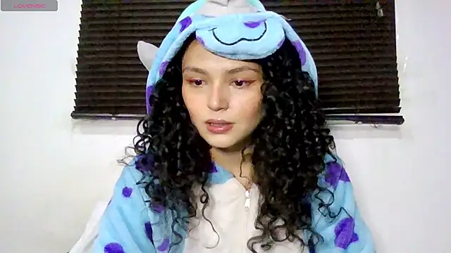 Snapshot of Diamond_Curls chatting on 06.11.26 Diamond Curls online show from 06.11.26