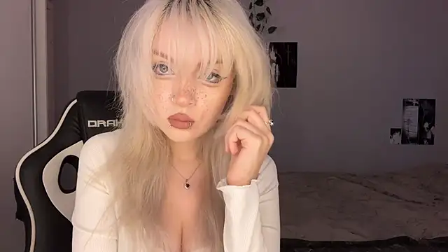 Velvets Vixens01 online show from 06.18.26