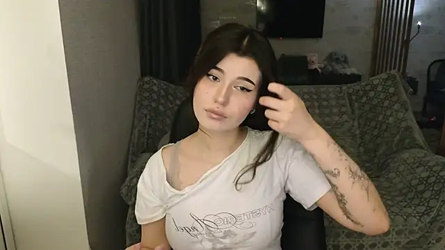 Snapshot of SolanaFlipper chatting on 06.23.26 SolanaFlipper online show from 06.23.26