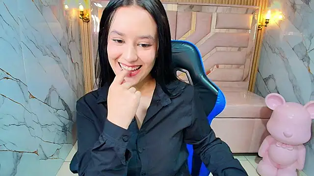 Snapshot of Aleja_r_ chatting on 06.29.26 Aleja r online show from 06.29.26
