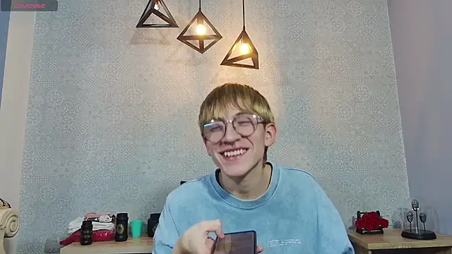 Snapshot of axell_stone_ chatting on 06.11.26 axell stone online show from 06.11.26