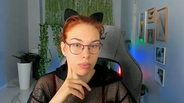 Snapshot of SeraphineDuskryn chatting on 06.25.26 SeraphineDuskryn online show from 06.25.26