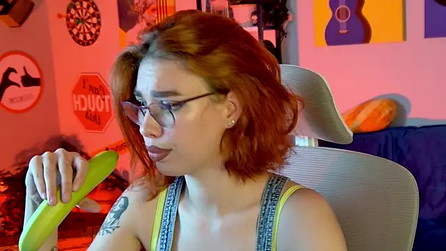 Snapshot of SeraphineDuskryn chatting on 07.28.26 SeraphineDuskryn online show from 07.28.26