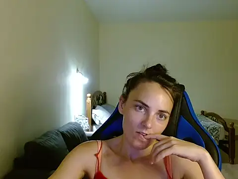 Snapshot of OliviaTheS chatting on 06.27.26 OliviaTheS online show from 06.27.26