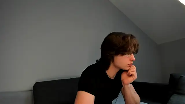 Snapshot of Valo_Cross chatting on 06.14.26 Valo Cross online show from 06.14.26