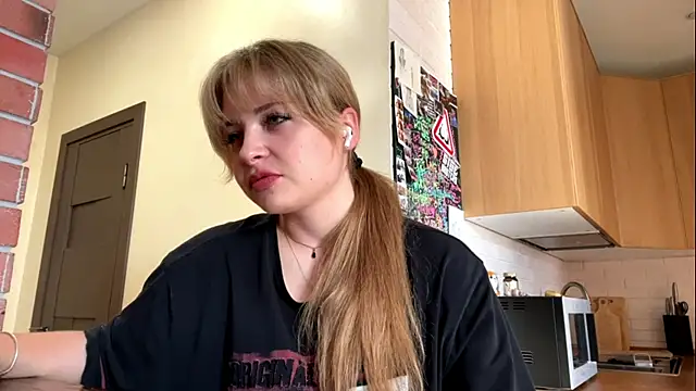 Snapshot of KelleeRodriguel chatting on 06.15.26 KelleeRodriguel online show from 06.15.26