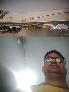 Snapshot of dhirusury050625 chatting on 07.15.26 dhirusury050625 online show from 07.15.26