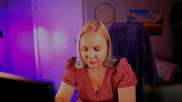 Snapshot of stellawatts chatting on 06.25.26 stellawatts online show from 06.25.26