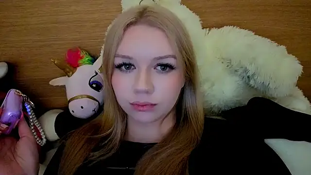 Snapshot of viyy chatting on 06.19.26 viyy online show from 06.19.26