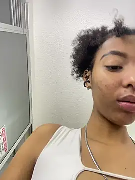 Snapshot of Kiara_Kamau_XXX chatting on 08.01.26 Kiara Kamau XXX online show from 08.01.26